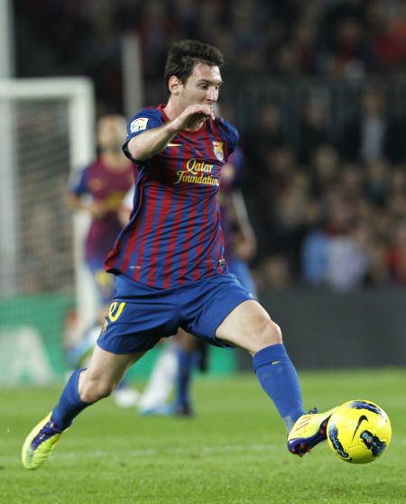 巴萨vs法兰克福首发：亚马尔、莱万出战，拉什福德替补