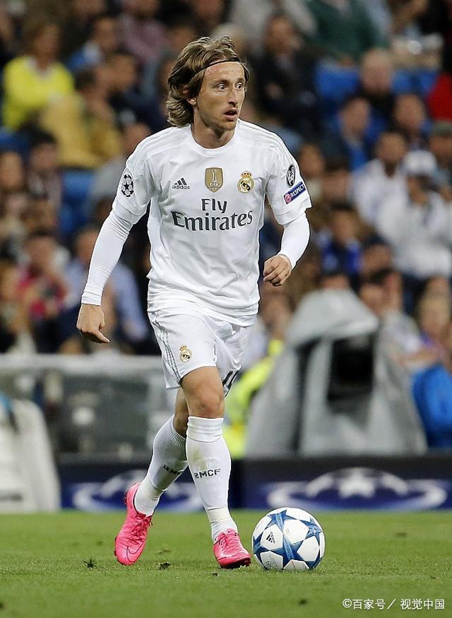 曼联中场梅努的未来：从边缘到重生