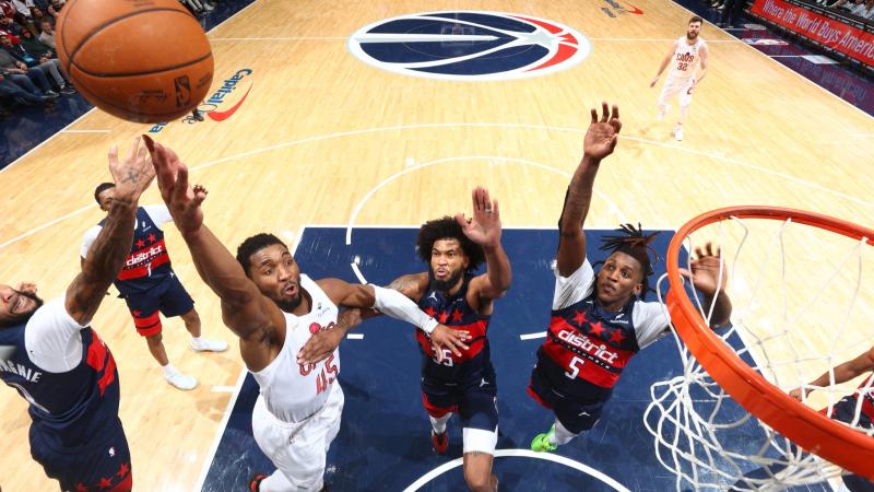 东契奇压哨三分绝杀全场